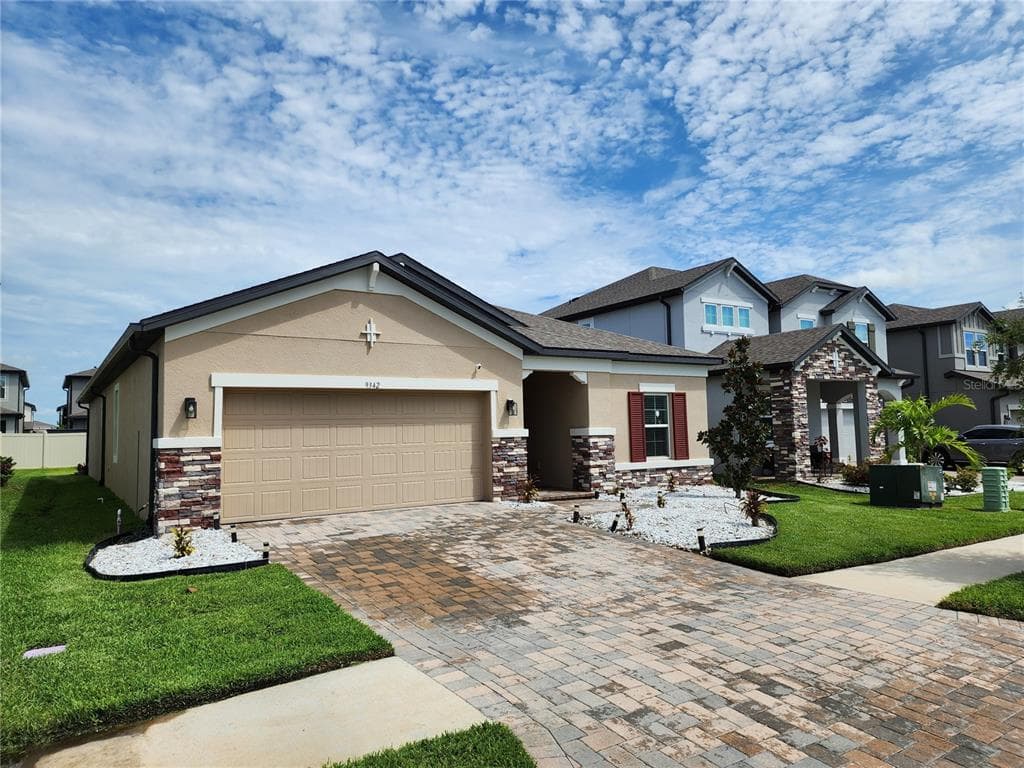 9342 CRESCENT RAY DRIVE WESLEY CHAPEL, FL 33545