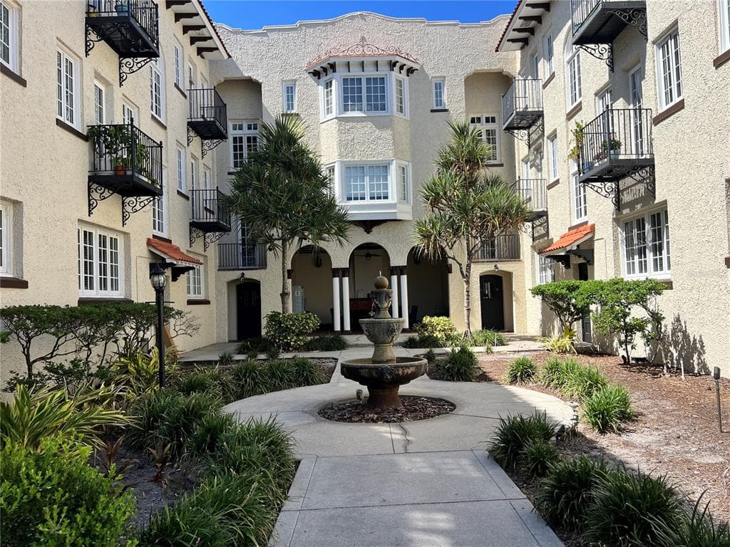2117 W DEKLE AVENUE UNIT J3 TAMPA, FL 33606