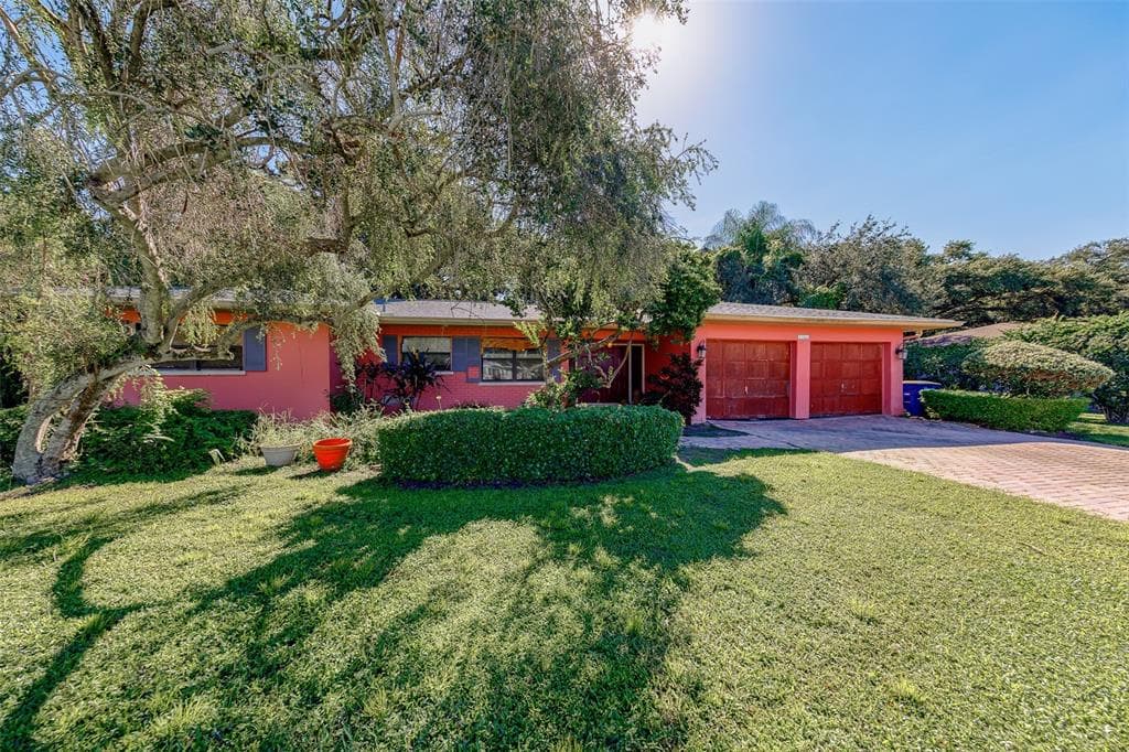 1105 WOODCREST AVENUE CLEARWATER, FL 33756