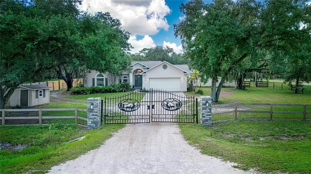 1220 BUTCH CASSIDY TRAIL WIMAUMA, FL 33598