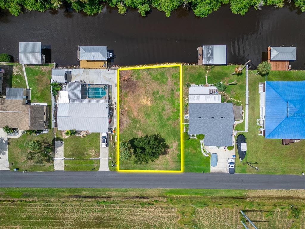 BAY DRIVE GIBSONTON, FL 33534