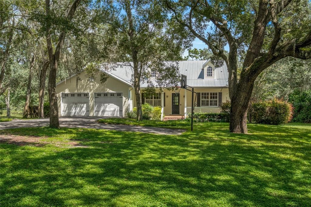 6122 REGINA PLACE