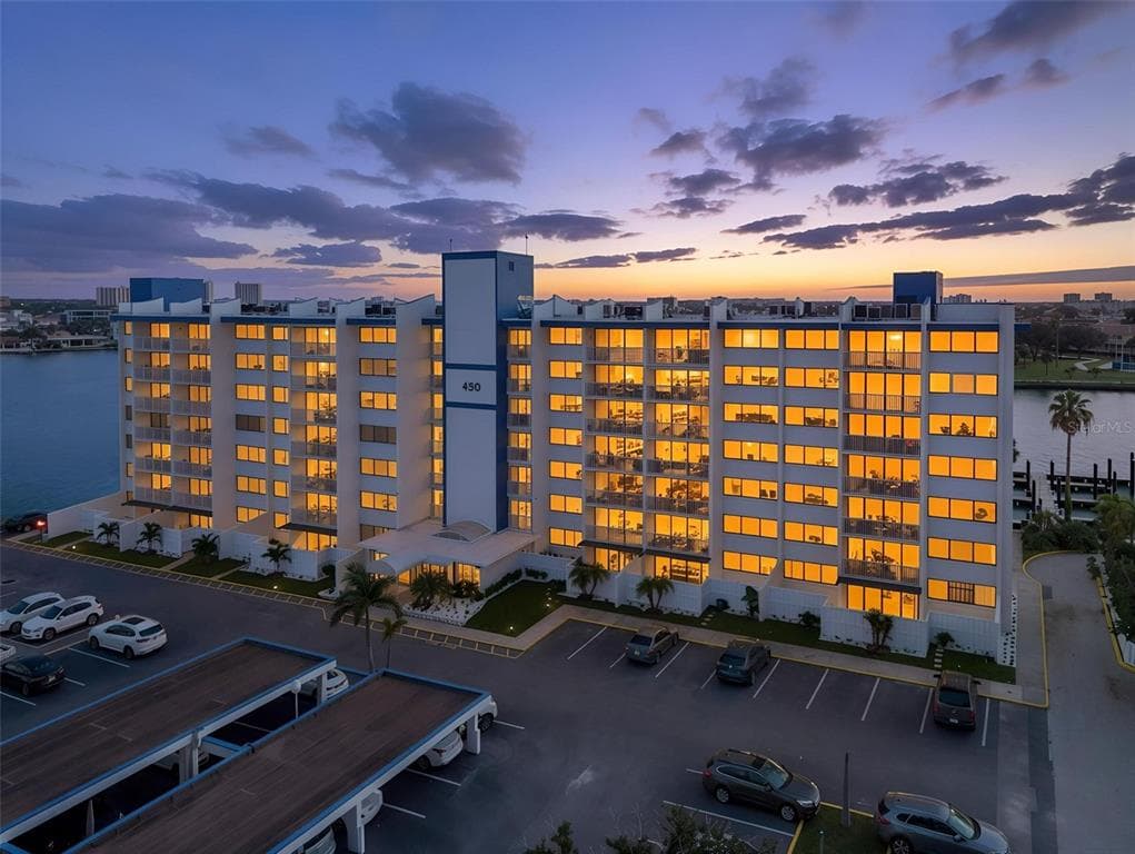 450 TREASURE ISLAND CAUSEWAY UNIT 201