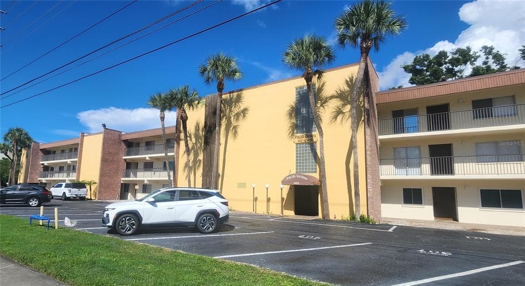 4435 1ST STREET NE UNIT 111 ST PETERSBURG, FL 33703