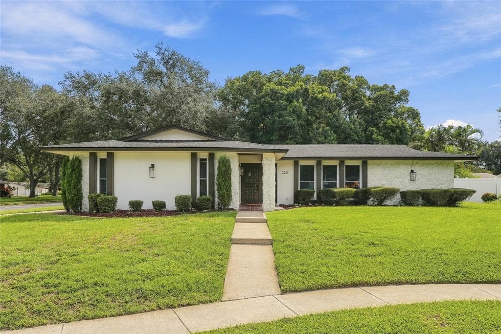 2259 EL DE ORO CIRCLE CLEARWATER, FL 33764