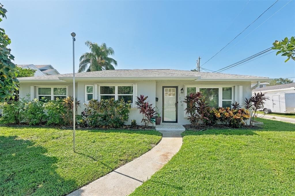 1044 32ND AVENUE N ST PETERSBURG, FL 33704