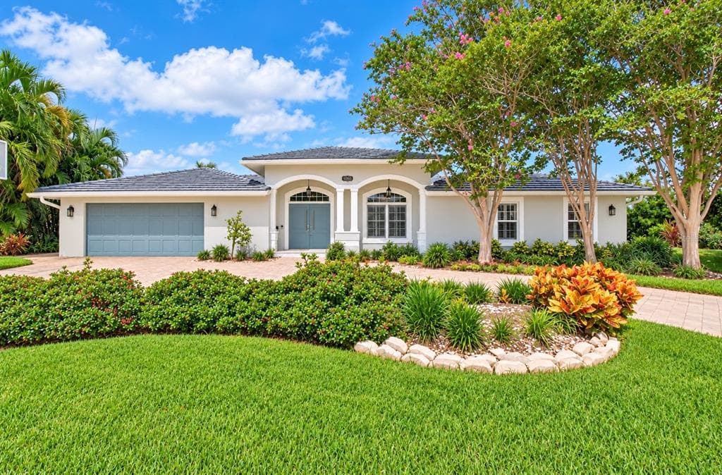 2023 IOWA AVENUE NE ST PETERSBURG, FL 33703