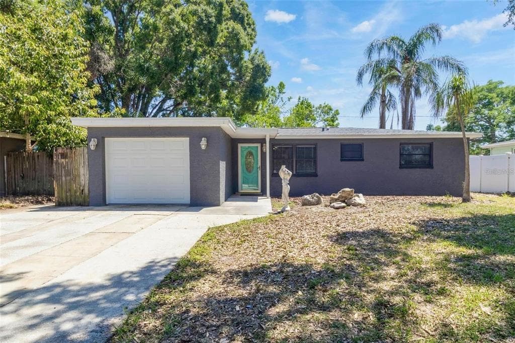 8648 78TH PLACE SEMINOLE, FL 33777