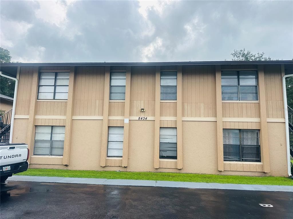 8434 CAMDEN STREET UNIT D TAMPA, FL 33614