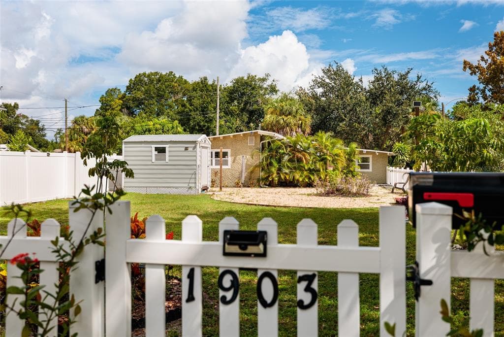 1903 30TH AVENUE N ST PETERSBURG, FL 33713