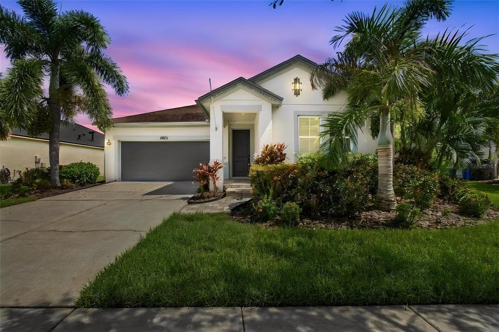 6805 PARK STRAND DRIVE