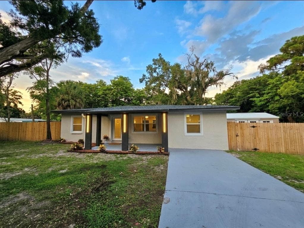 5823 MASSACHUSETTS AVENUE NEW PORT RICHEY, FL 34652