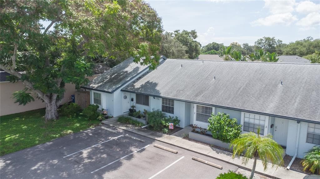 366 47TH AVENUE N UNIT 2 ST PETERSBURG, FL 33703