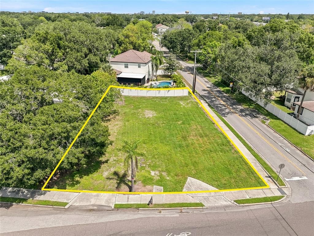 3622 W TAMPA CIRCLE TAMPA, FL 33629