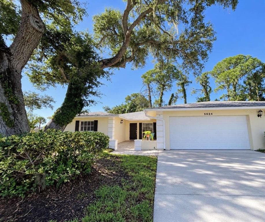 5624 PALM AIRE DRIVE UNIT V105 SARASOTA, FL 34243