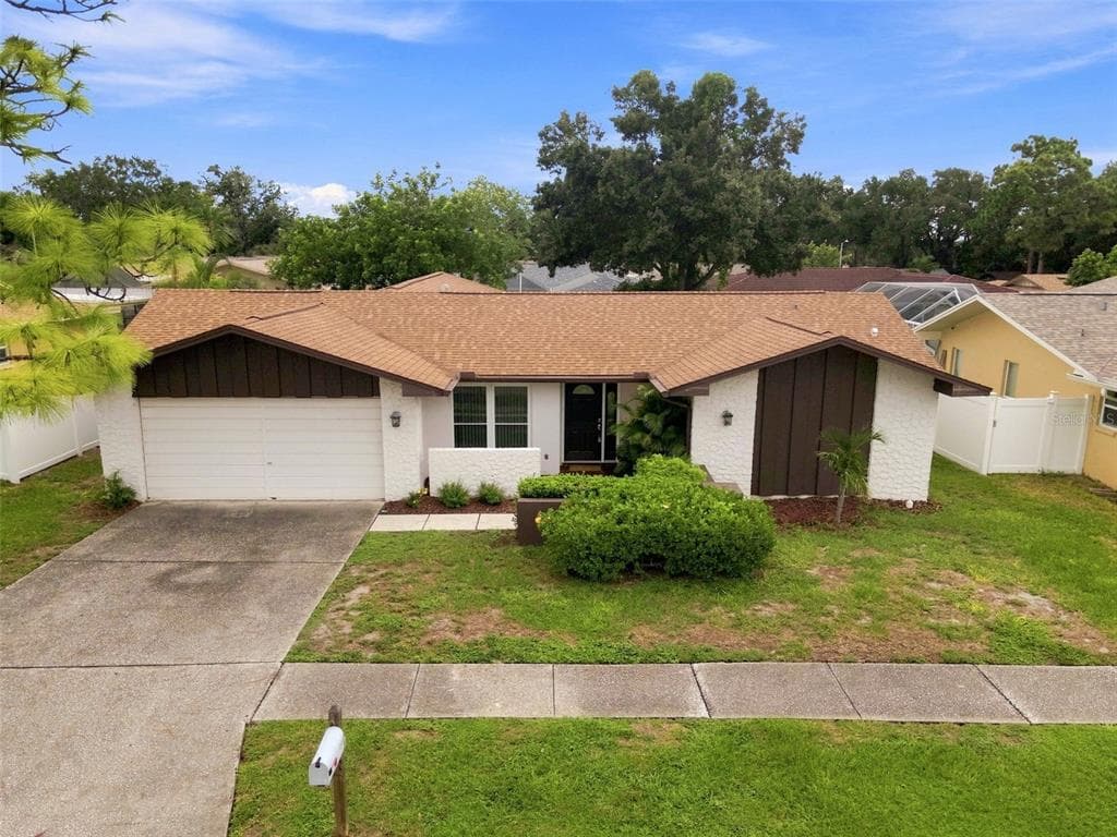 203 HILLCREST DRIVE SAFETY HARBOR, FL 34695