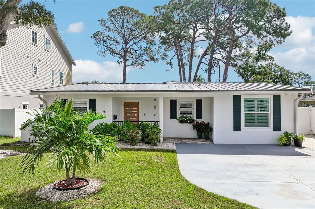 9001 BAY STREET NE ST PETERSBURG, FL 33702
