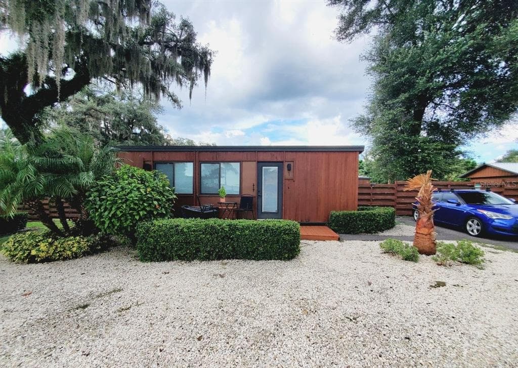 11008 N US HIGHWAY 301 THONOTOSASSA, FL 33592