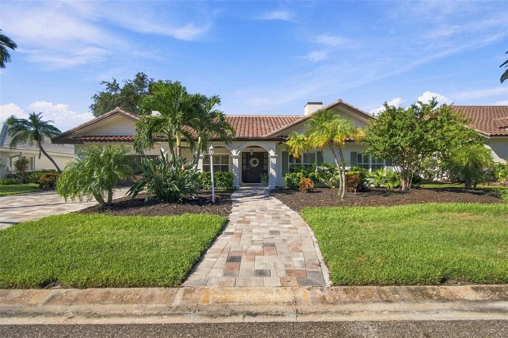 5825 LEELAND STREET S ST PETERSBURG, FL 33715