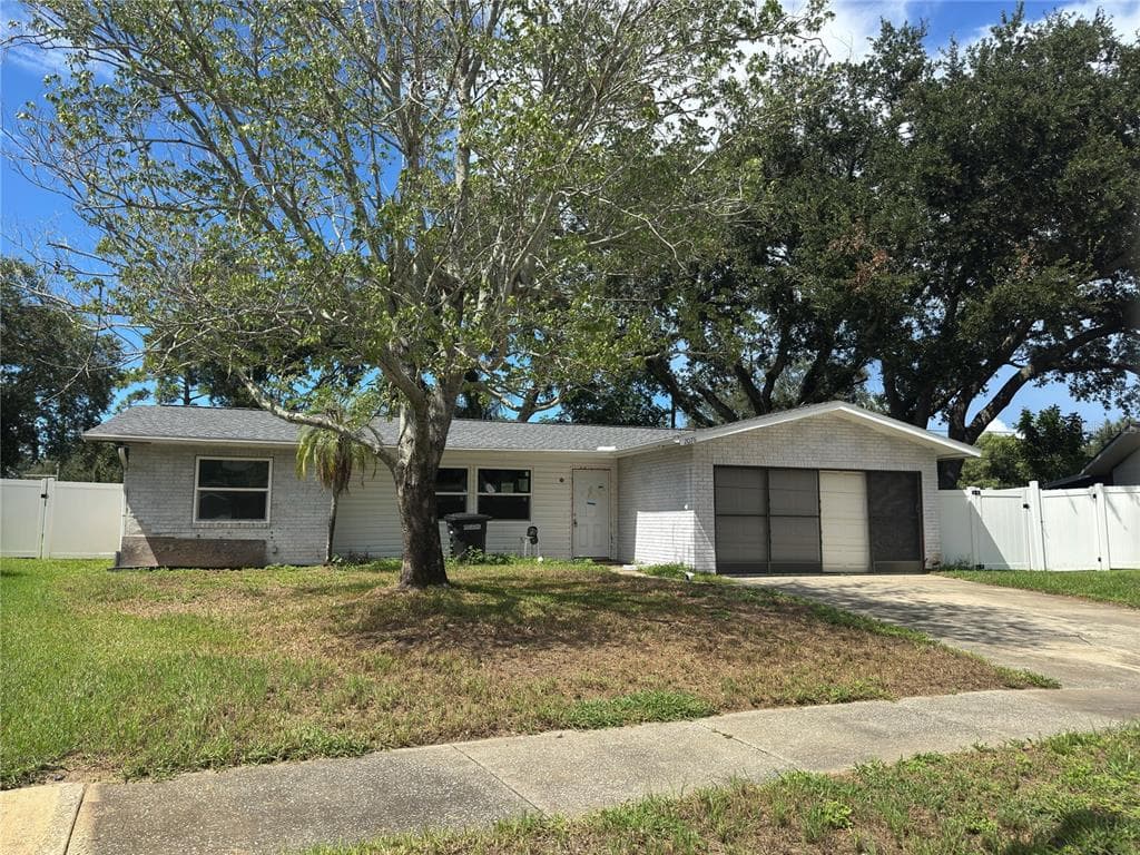 2076 BUTTERNUT CIRCLE W CLEARWATER, FL 33763
