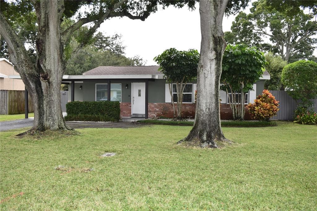 110 ROYAL PALMS LARGO, FL 33771