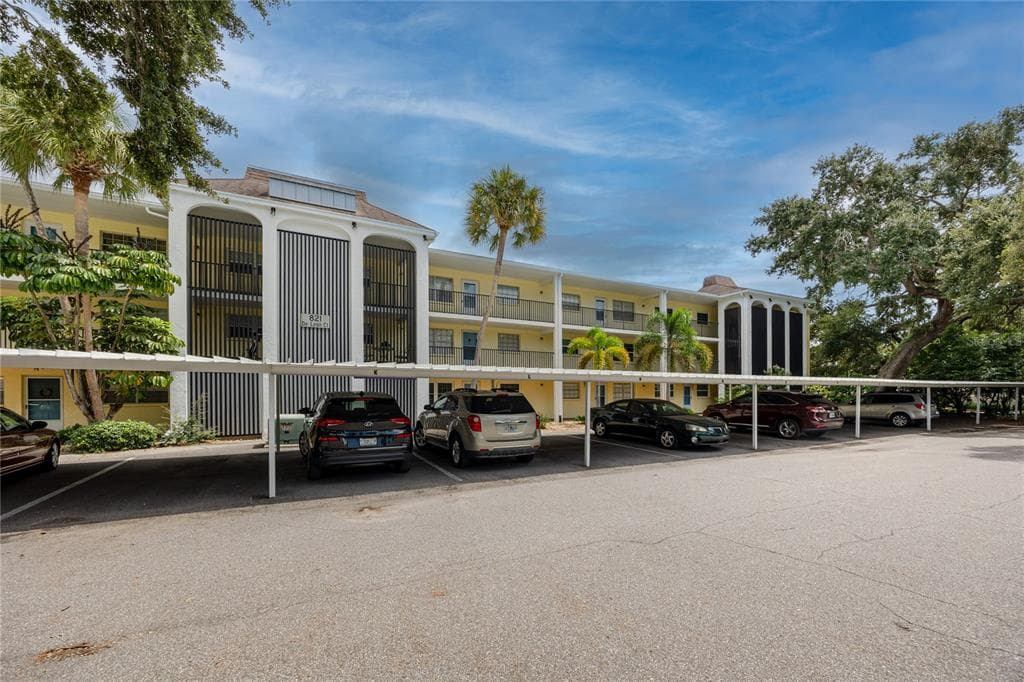 821 DELEON COURT UNIT 309 DUNEDIN, FL 34698
