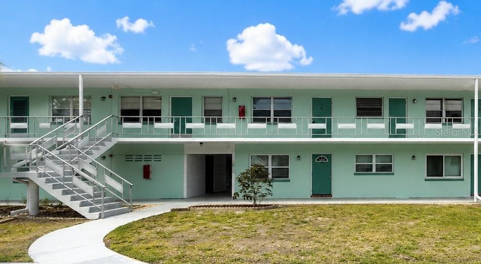 5850 21ST STREET N UNIT 15 ST PETERSBURG, FL 33714