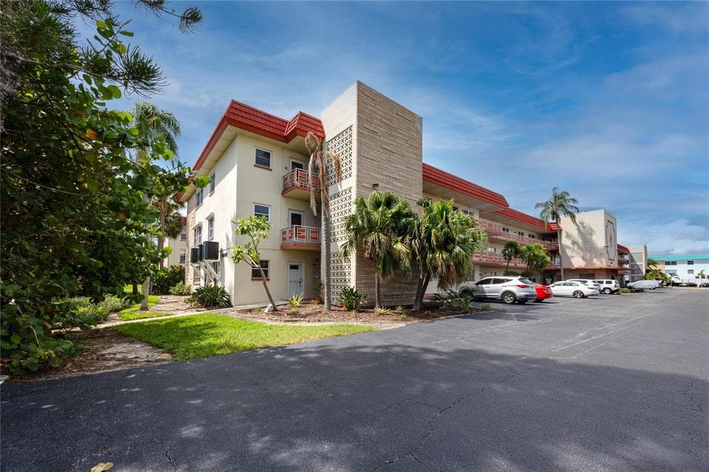 5840 30TH AVENUE S UNIT 201 GULFPORT, FL 33707