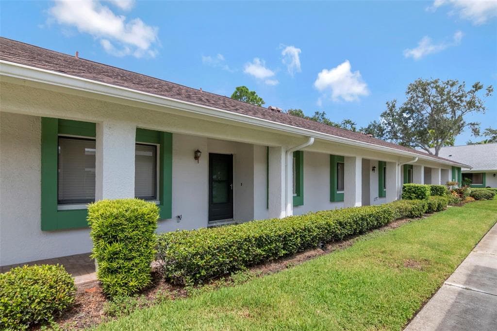 2569 LAURELWOOD DRIVE UNIT 11B CLEARWATER, FL 33763