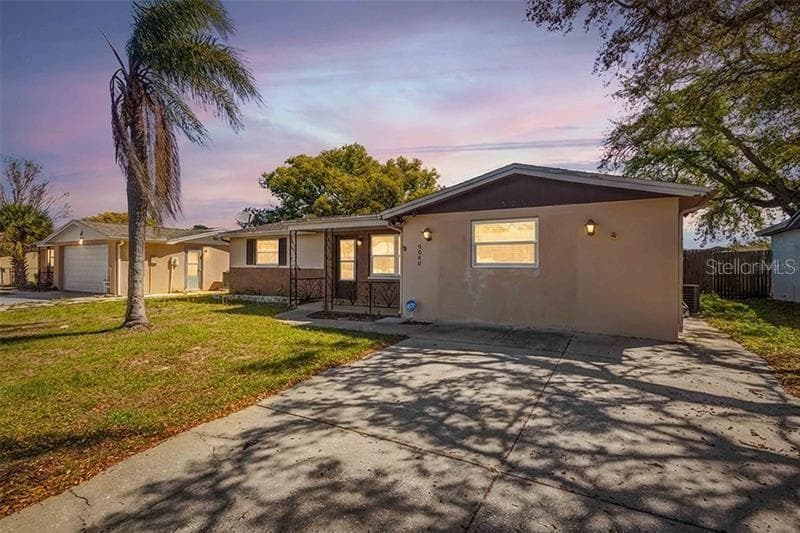 9040 LUNAR LANE PORT RICHEY, FL 34668