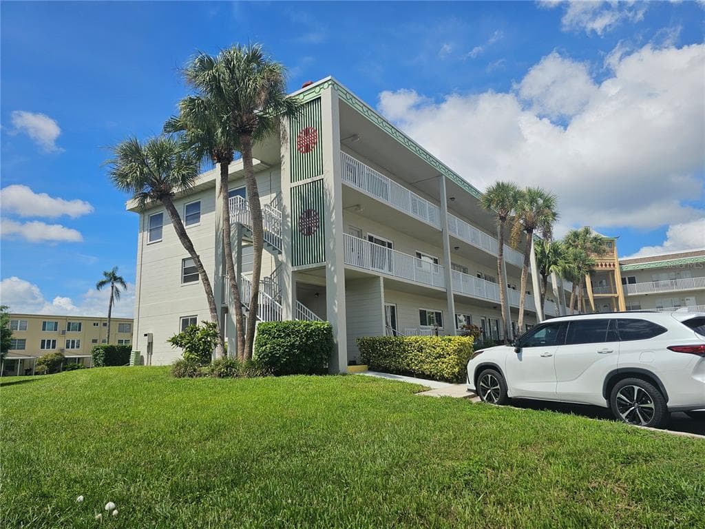 2070 WORLD PARKWAY BOULEVARD UNIT 22