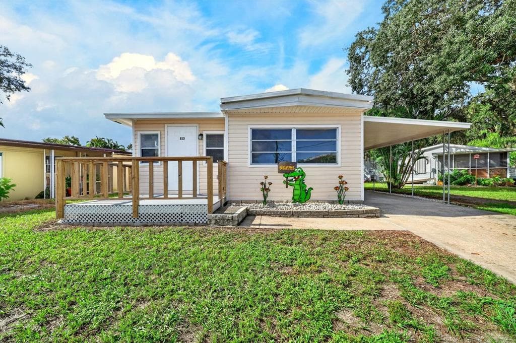813 PARADISE BOULEVARD TARPON SPRINGS, FL 34689
