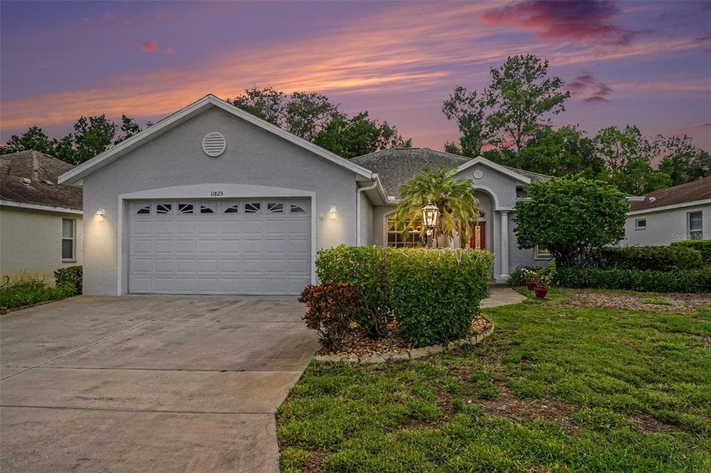 11825 HOLLYHOCK DRIVE BRADENTON, FL 34202