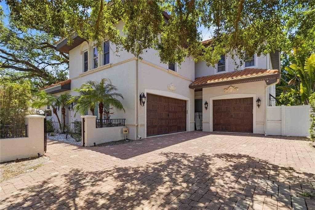 4102 W SWANN AVENUE N TAMPA, FL 3360