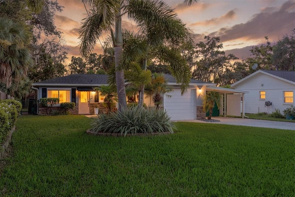 6030 OAK RIDGE AVENUE NEW PORT RICHEY, FL 34653