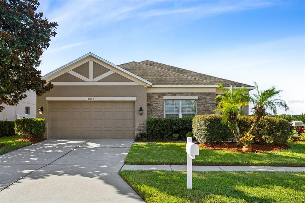 33728 HONEYWOOD AVENUE WESLEY CHAPEL, FL 33545