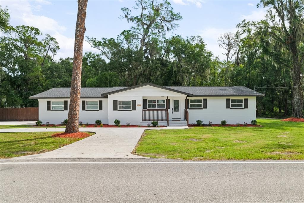1725 WALKER ROAD LAKELAND, FL 33810