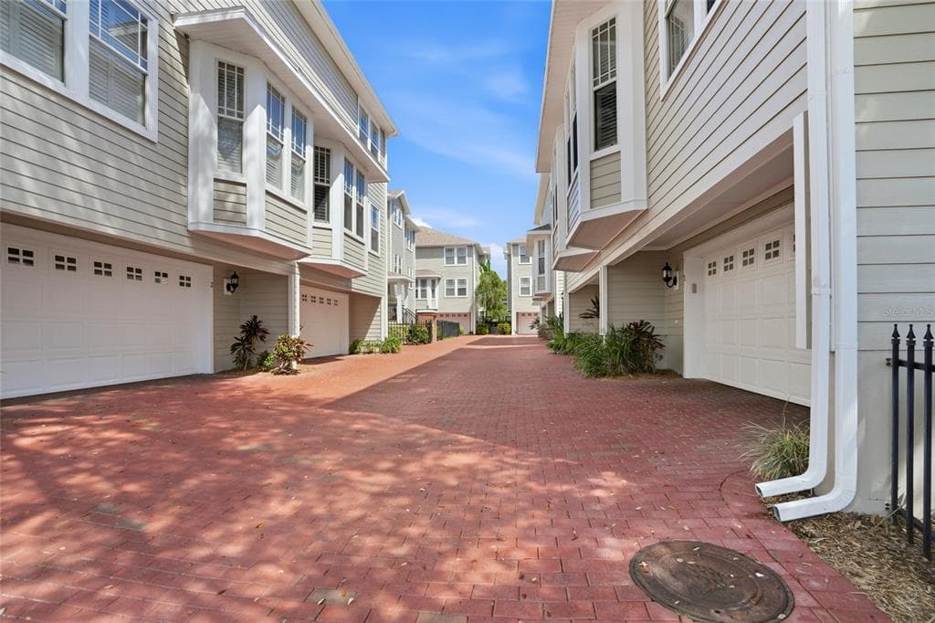 3315 W DE LEON STREET UNIT 18 TAMPA, FL 33609