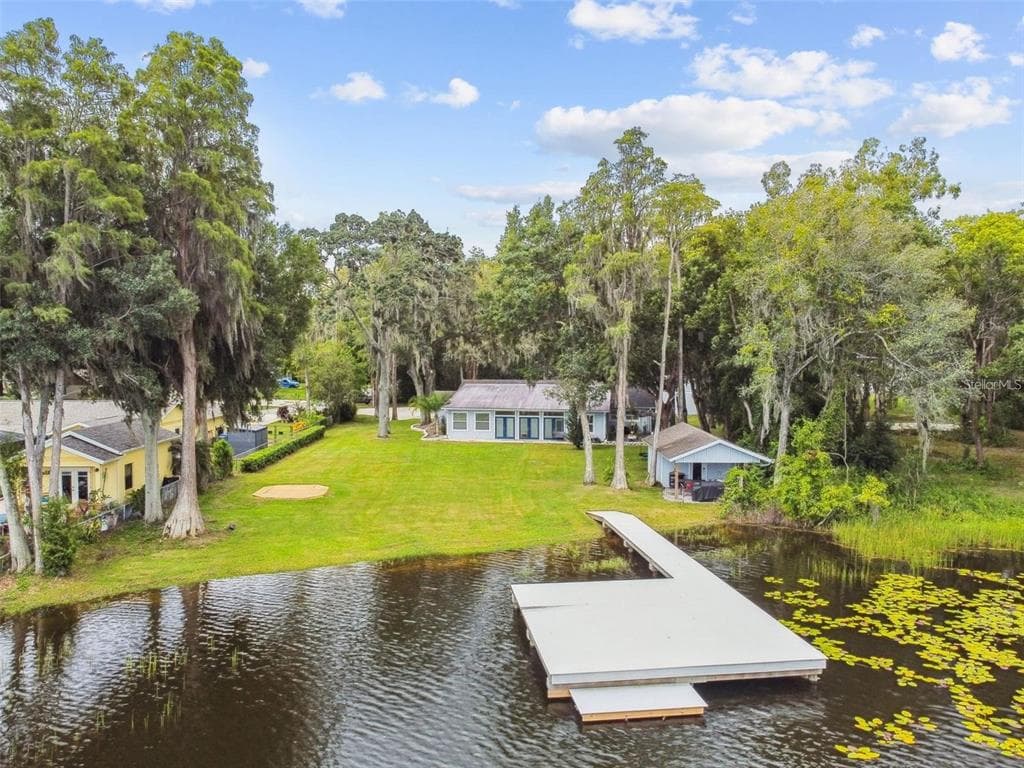 17018 DENNIS ROAD LUTZ, FL 33558