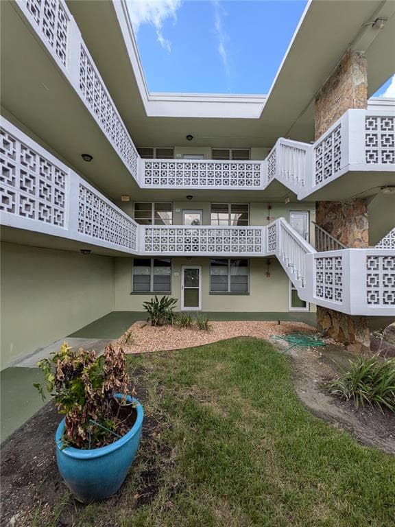 4885 1ST STREET NE UNIT 216 ST PETERSBURG, FL 33703