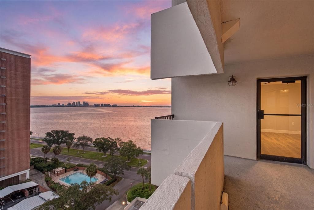 4141 BAYSHORE BOULEVARD UNIT 1106 TAMPA, FL 33611