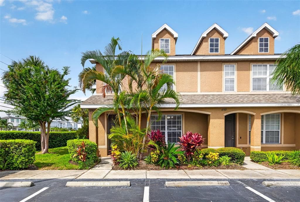 6585 MARLBERRY WAY LARGO, FL 33773