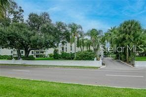 3325 BAYSHORE BOULEVARD UNIT B33