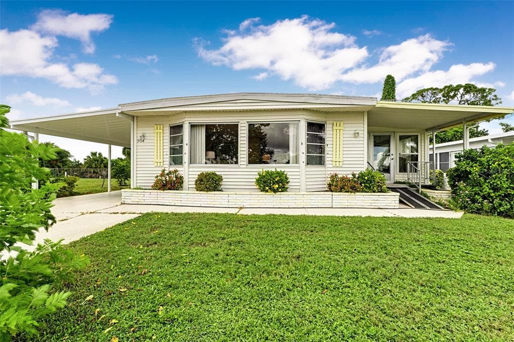 204 LA COSTA NORTH PORT, FL 34287