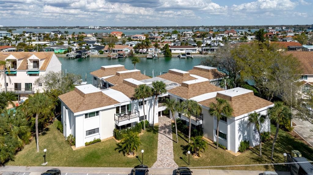 311 ISLAND WAY UNIT 101 CLEARWATER, FL 33767