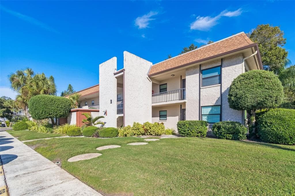 2750 E BAY DRIVE UNIT 12B LARGO, FL 33771