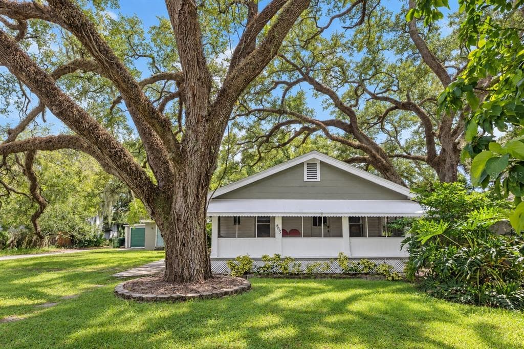 805 E LAMBRIGHT STREET TAMPA, FL 33604