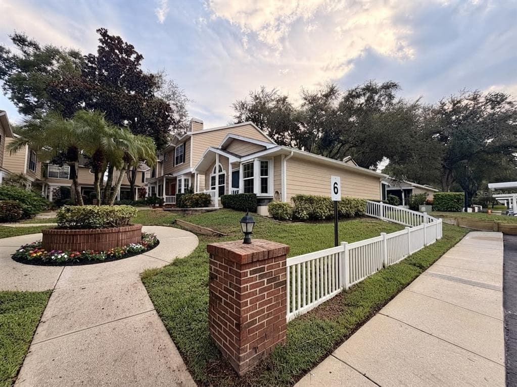 2416 HOUNDS TRAIL