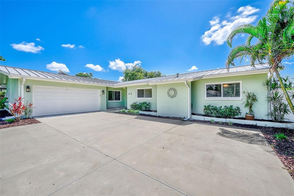 809 JACARANDA DRIVE
