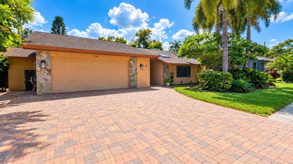 1040 ROSETREE LN